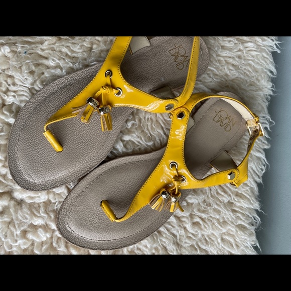 Size 7.5 yellow patent sandals by Joan and David - Picture 7 of 7